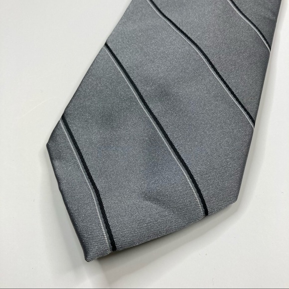 3/$30 Wembley | Leatherback Satins Gray Stripe Necktie - Picture 3 of 5